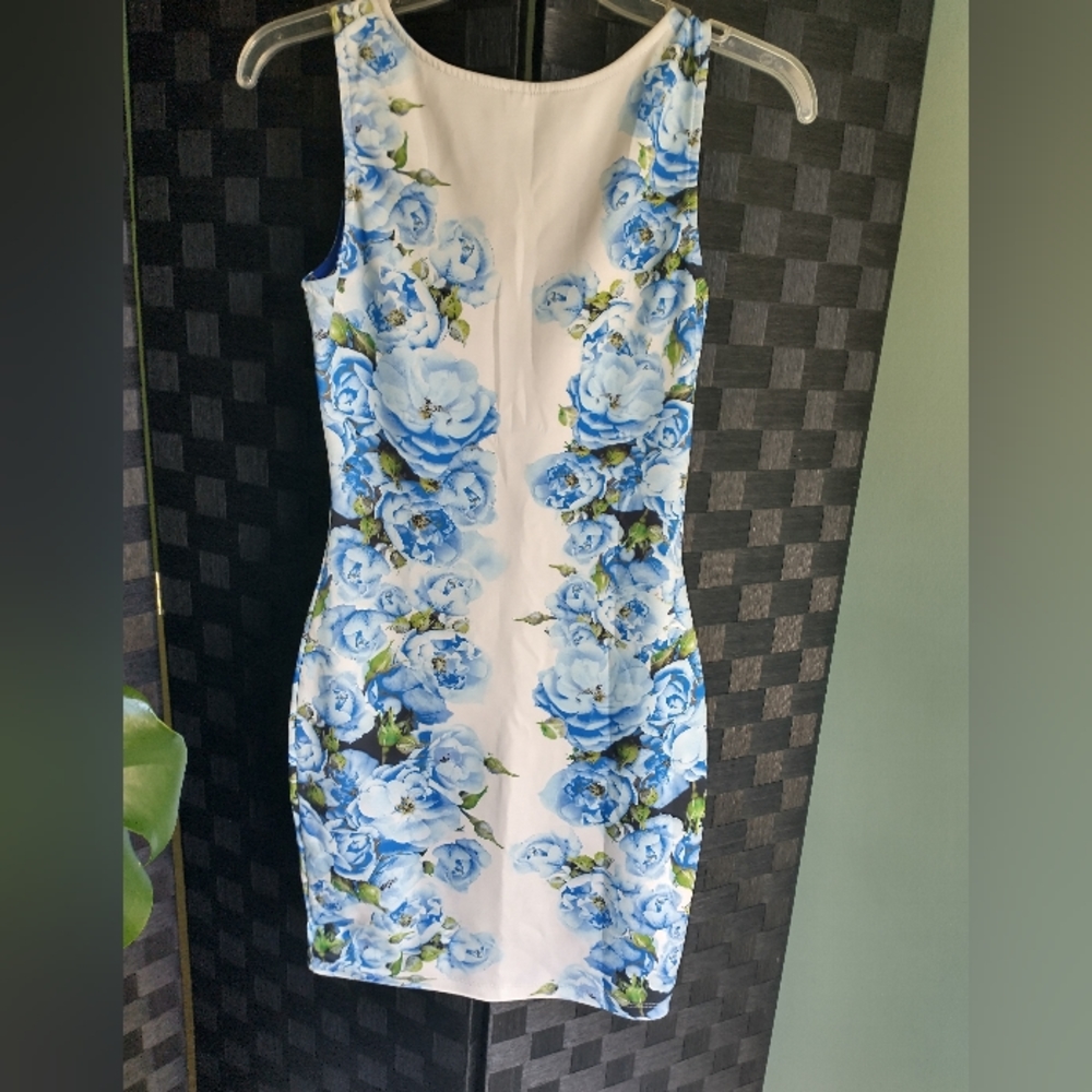 Women's love culture blue and white rose printed sleeveless midi dress - Picture 6 of 7